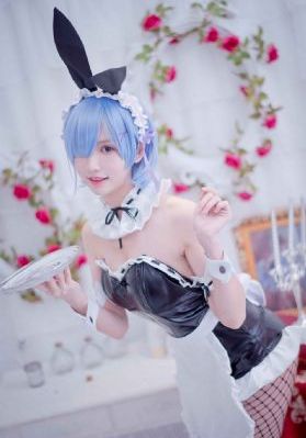 俏女性开花